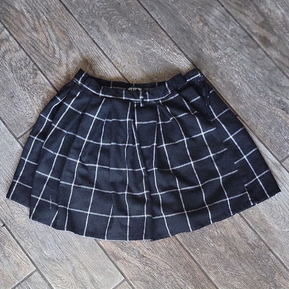 Hot Topic Black and White Checkered Skater Skirt